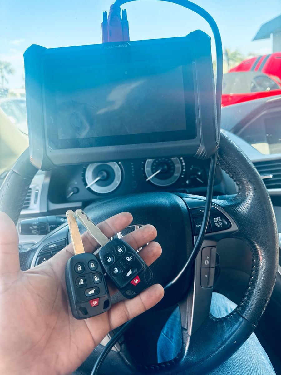 Honda transponder key cut and programmed on Becker Road by St Lucie Lock and Key.