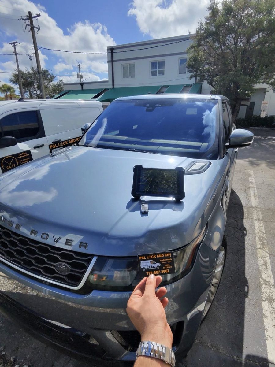 Land Rover / Range Rover smart key programmed in St. Lucie West by St Lucie Lock and Key.